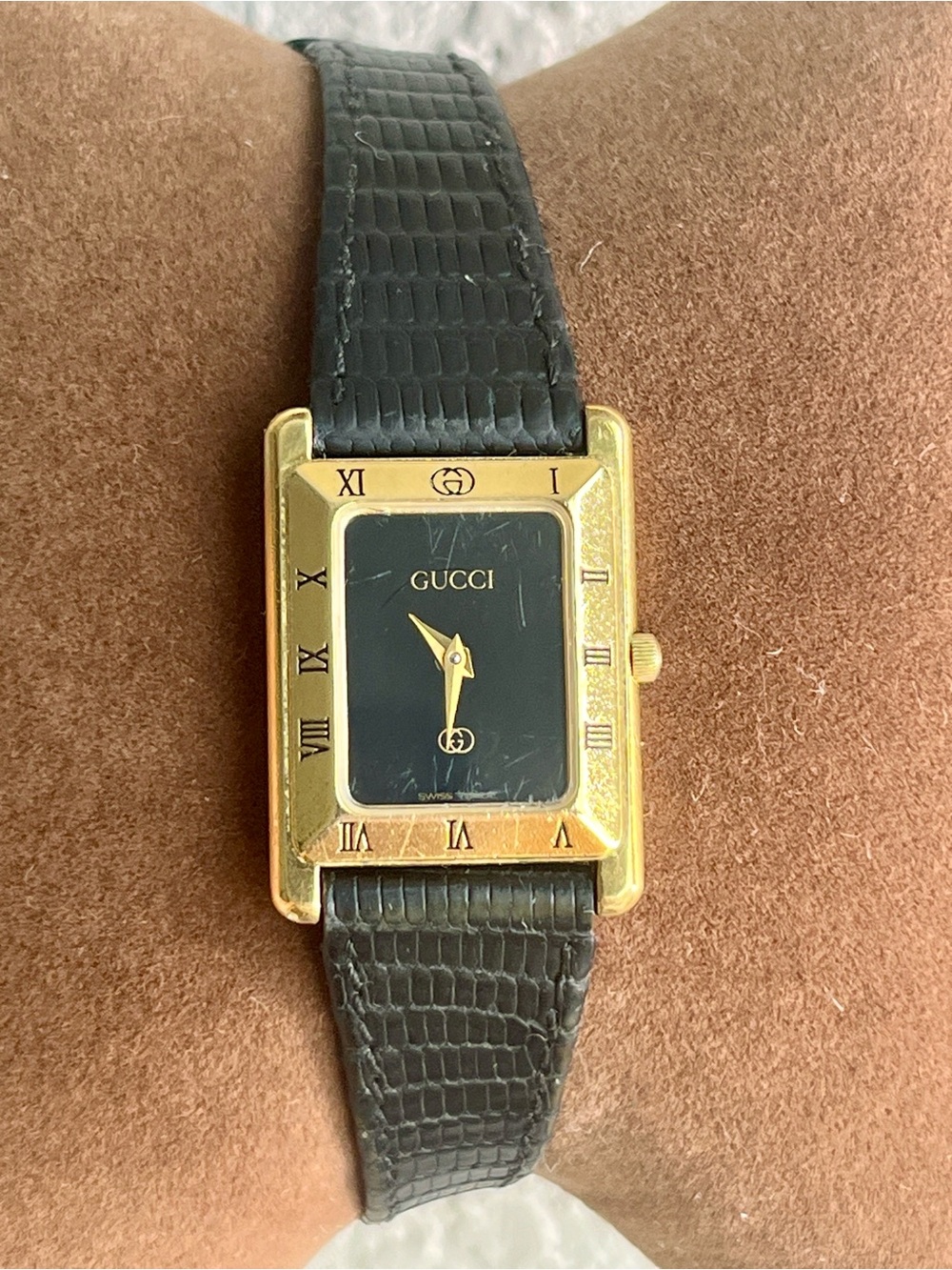 Gucci 4200 FL black Dial gold plated Ladies Watch